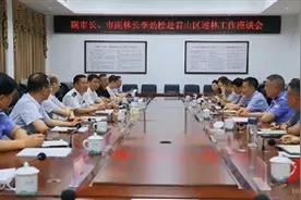 树牢大局意识 扛实保护责任  李劲松赴君山区开展巡林工作图片
