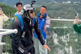 外国男子景区跳伞后没有开伞急速直坠？景区回应了，当事人：我没受伤，玩得很开心图片