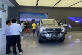 实探方程豹首批试营业门店：试驾车暂未到店，开业首日人流量高图片