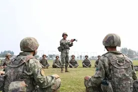 军士培养“向战而行”图片