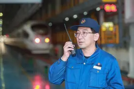 匠心护航"中国速度"——全国劳模、青岛动车段机械师刘波图片