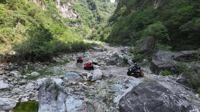 【天然浴场▪极速】野性峰林，驭见不凡！全网首探峰林峡全地形越野网红新地标！