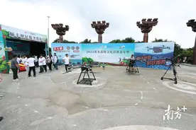 茂名荔枝文化消费嘉年华展示新技术：无人机采摘运输图片