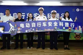 武汉消防联同市监、九号公司，共启 “电动自行车安全科普行”图片