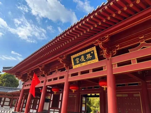 一键收藏！中秋遇国庆，带上这份攻略畅游曲江！