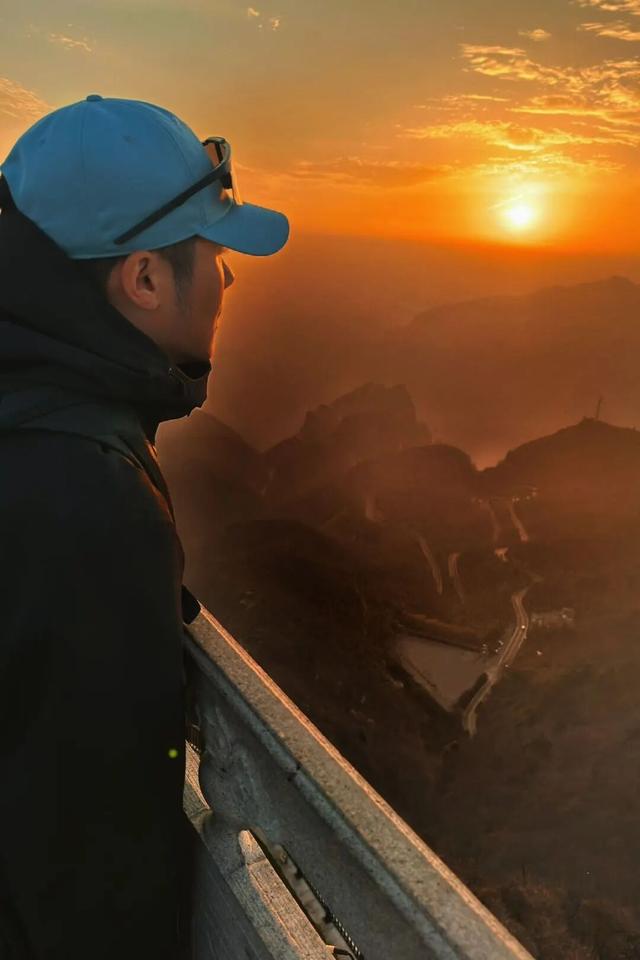 很少用“震撼”形容一座山！