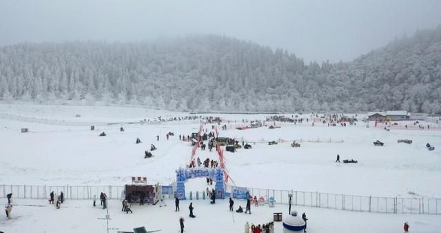 银装素裹南天湖 冰雪美景醉游人