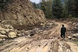 村民反映数公里乡村道路破烂难行 实地探访：多处坑洼易陷车，相关部门称春节前修好路基图片