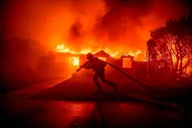 洛杉矶山火已成美国历史上损失最惨重火灾，多个原因导致大火蔓延｜国际观察图片