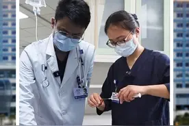 春节里的“守”望丨春节“不打烊”的守护 急诊与血透室的“夫妻档”图片