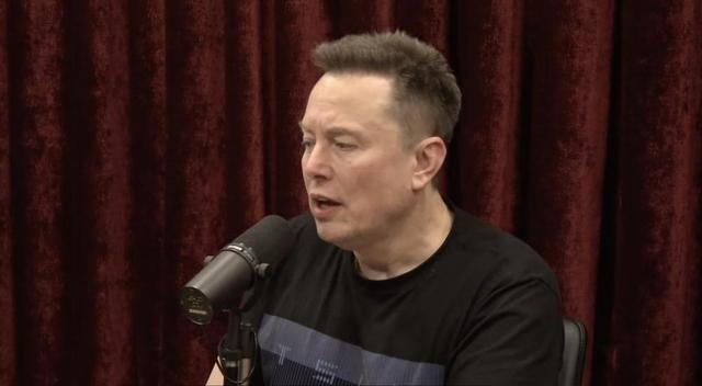 马斯克剧透特斯拉四款AI芯片，无人出租拿掉方向盘明年量产，即将国内首秀