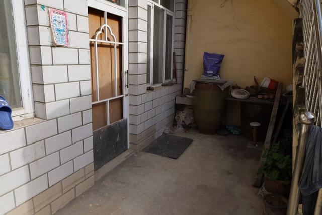 山西“狗咬人被摔死”命案调查：纠纷如何升级，“反杀”是否防卫过度？