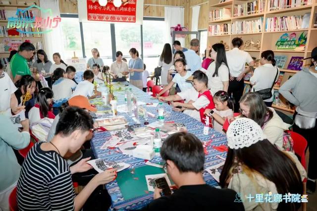 十里花卉长廊亲子游线路：邂逅自然与书香的奇妙之旅