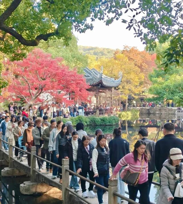 今天，这里挤爆了！