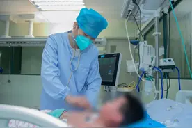 4岁男孩舔一口，中毒住进ICU！医生：它全身有毒，不少人家里都有，无特效解药图片