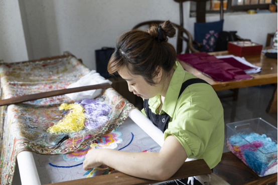羌风古韵喜迎客 羌寨日子富起来