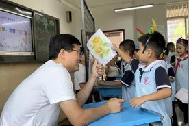 泰山区万官路学校一二年级开展乐考活动图片