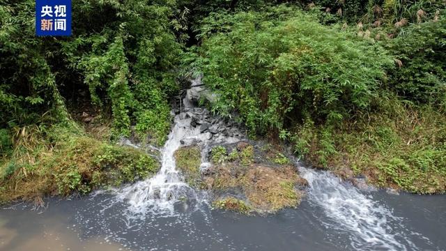 重庆南川通报“一河段水体颜色异常”：溶洞涌水造成水质异常，已组织施工进场进行处理