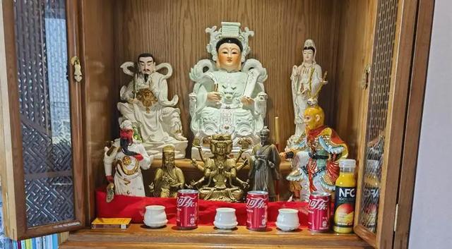 “昆仑童子”案告破！恶行披露：奸淫妇女10人，敛财超500万元，圈粉20余万，对成员进行精神控制