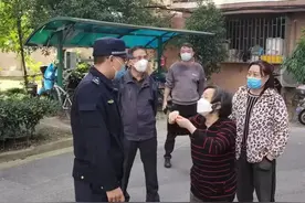 养鸡扰四邻，普法化矛盾图片