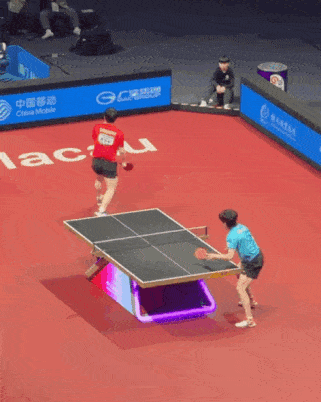 王楚钦再输樊振东后用头撞球桌，本人回应：不要在意那些不重要的细节	，自己有改变，但东哥还是非常强大