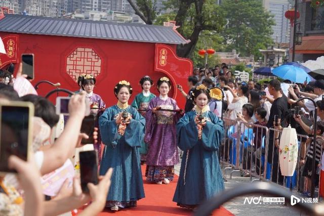 揭阳人的浪漫：15对新人集体婚礼揭阳古城上演