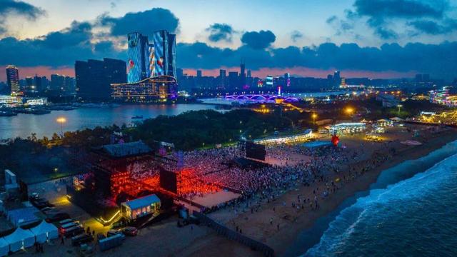 日照的夜为什么上头？“沙滩+音乐+轻奢游” 戳中年轻人的心巴