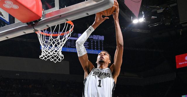 NBA季前赛马刺119-88轻取龙狮