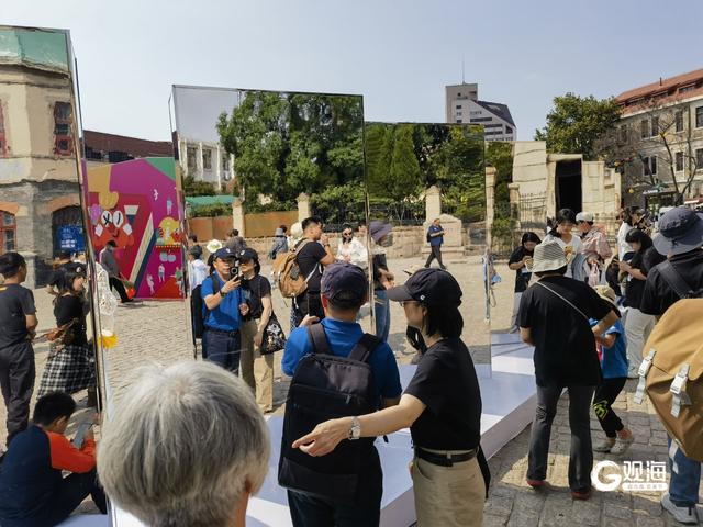 喜剧节成“流量密码”，青岛老城区周末人气爆棚