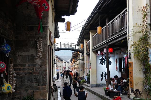 老屋展新颜 旧里迎新篇