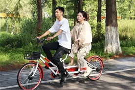 “小红羚”来啦！武汉东湖绿道上新双人共享单车图片