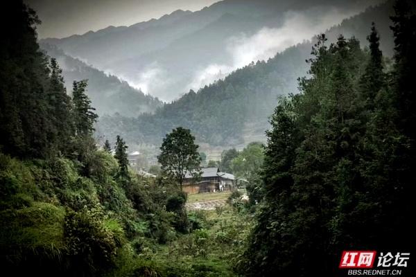 当深秋雾色邂逅古村，新化下团村上演现实版山水秘境