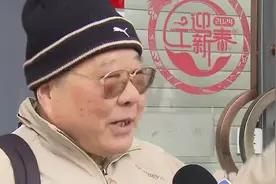 上海春节期间养老金提前发放  市民：早点取钱发红包图片