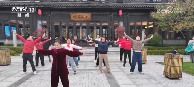 徒步、读诗、康养……“适老化”升级大有潜力 冬日银发文旅市场暖意融融