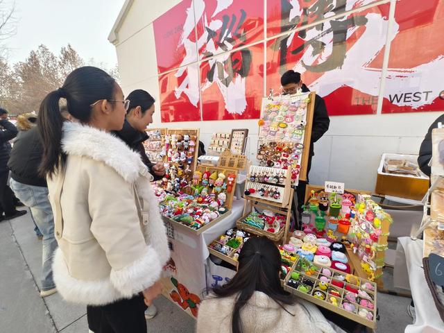 在场｜燃情启幕！“山东手造·齐品淄博”青年文创市集解锁冬日文化新体验