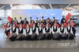 “点亮梦想 为爱起航”——国际志愿者日西藏文艺志愿服务活动走进贡嘎机场图片