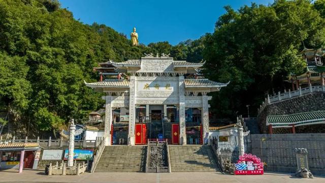 坐上公交游八桂 一路繁花一路景