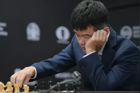 致命失误无缘卫冕，丁立人说明天依然会下棋图片