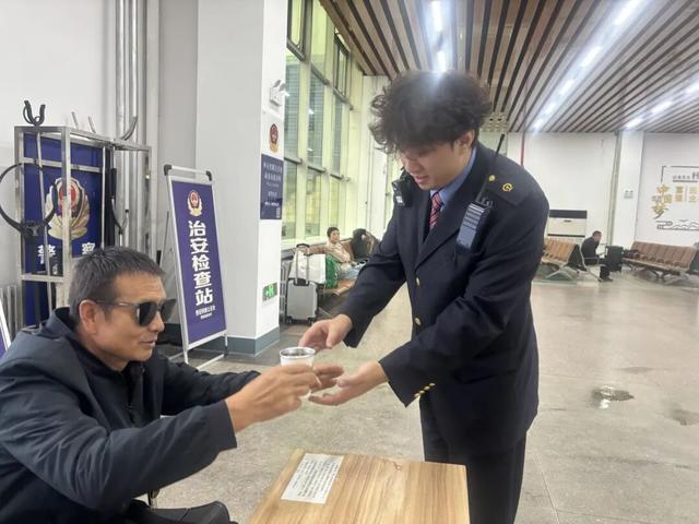 坐火车来这里，打卡一年一度的节日狂欢！