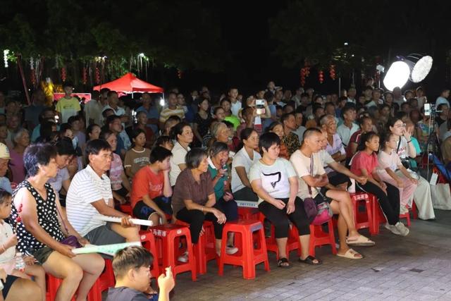 茂南文化大篷车飞马启航，流动的文化盛宴送到群众家门口
