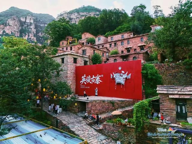 第一批抛弃网红景点的年轻人，已经开始“村漂”了