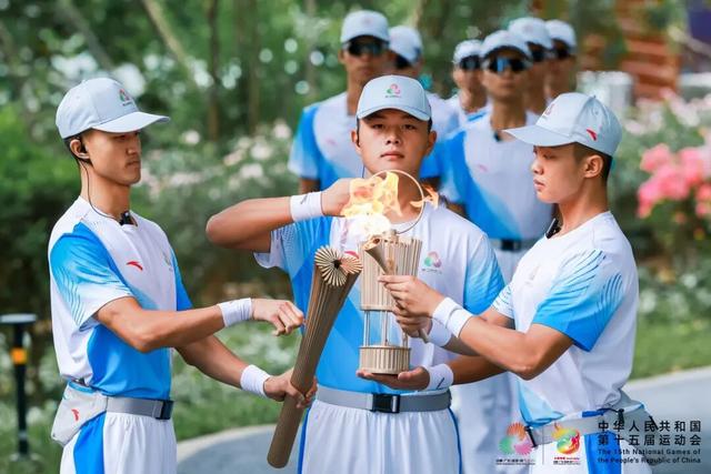 人人人！今天，这里挤满围观市民，现场令人振奋！网友：果然很深圳