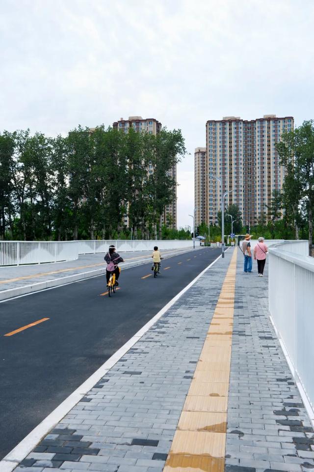 新增近三公里“城市画廊”，副中心首条多功能慢行道开放