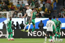 拿分失败，国足客场0比1负于沙特图片