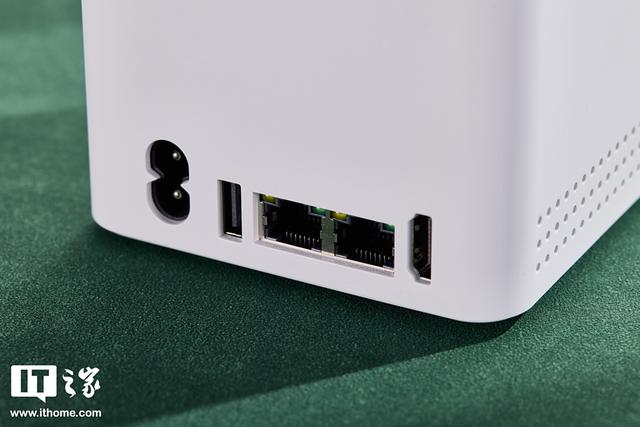 千元六盘位全闪 NAS，零刻飞牛联名 ME mini 私有云体验评测