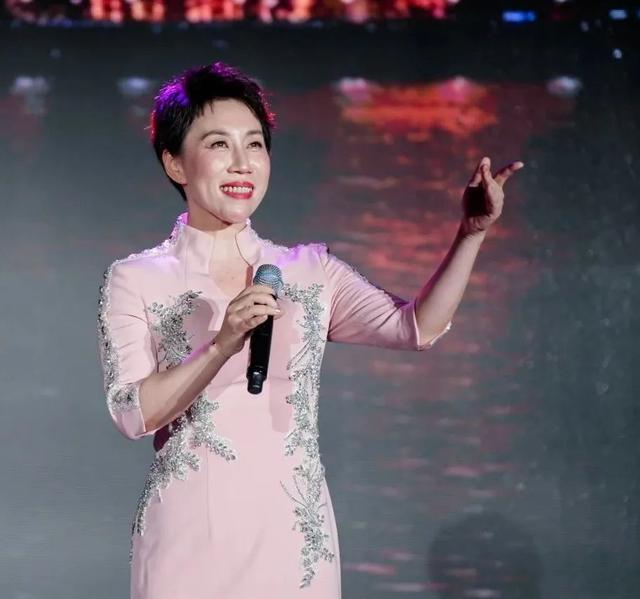“相约滨海之夏”广场文化系列活动闭幕式暨“玉兰枝头听江南”江南民歌展演顺利举办