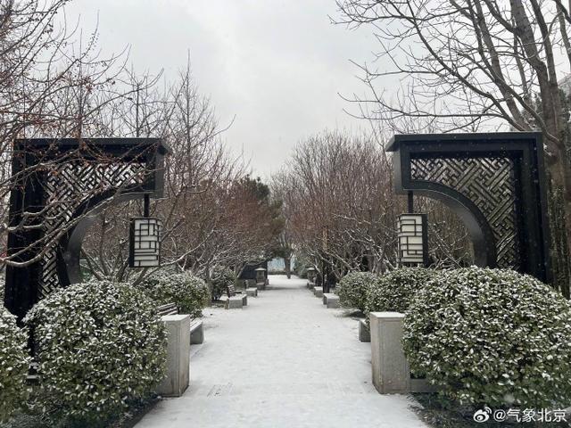 北京今冬首场大雪，市区公园美成画卷