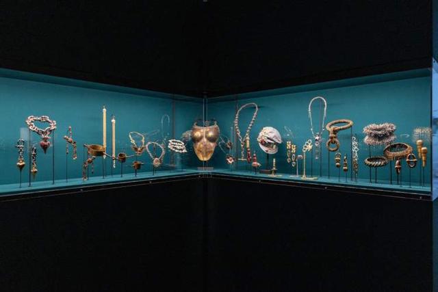 以光与爱之名，星辉共筑冬日都市生活新章，前滩太古里“Let’s Cherish Well璀璨好生活”