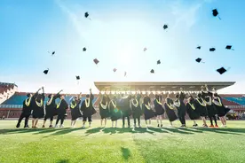 走心又暖心，毕业典礼频频刷屏图片