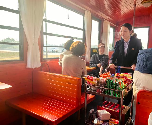 复古绿皮小火车成了遛娃神器！杭州这处新公园“娃山娃海”